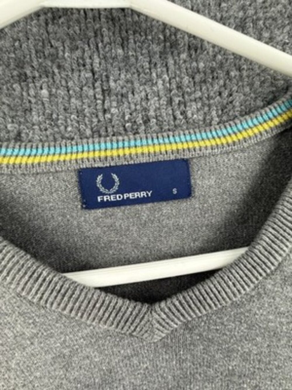 Fred Perry Pullover V-Neck Gray Women All Cotton Logo Sweater Long Sleeve Small - Picture 13 of 15